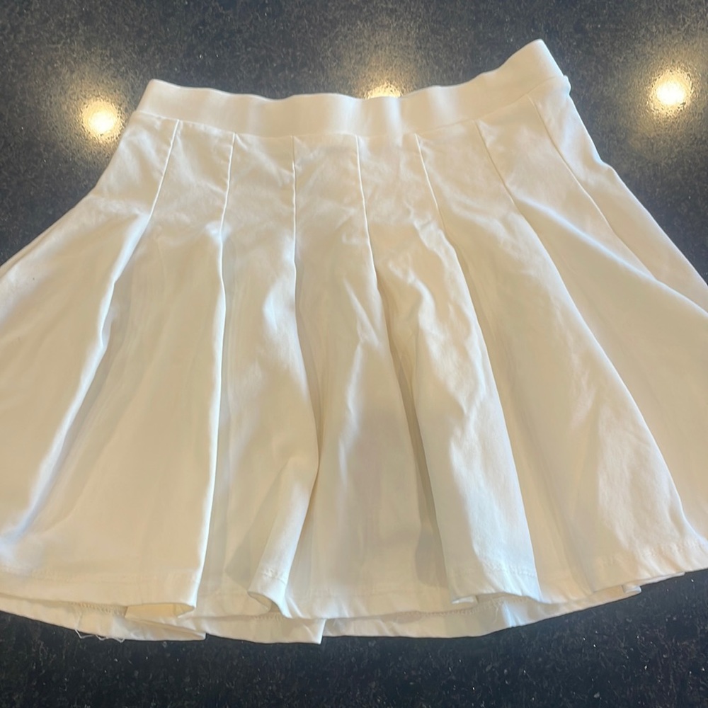 Women’s white mini skirt. Size small.